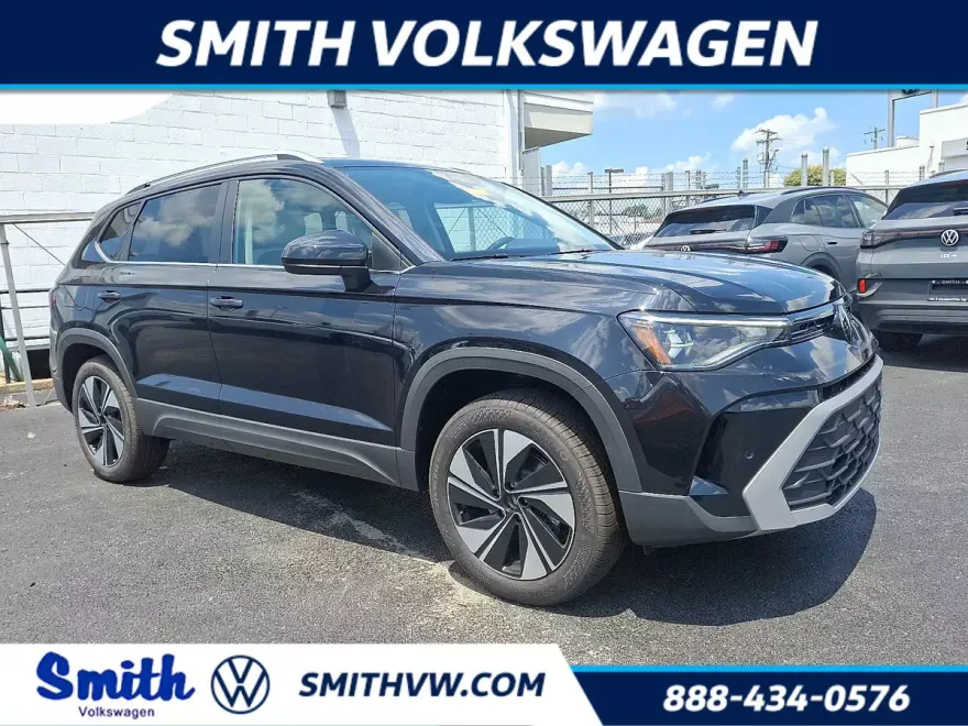 2025 Volkswagen Taos SE photo 1