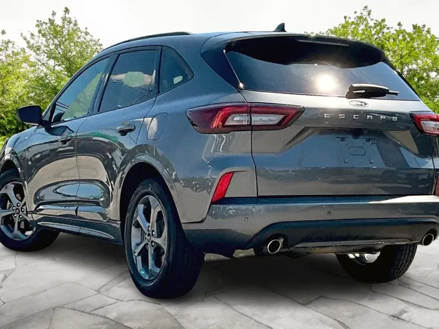 2023 Ford Escape ST-Line photo 1