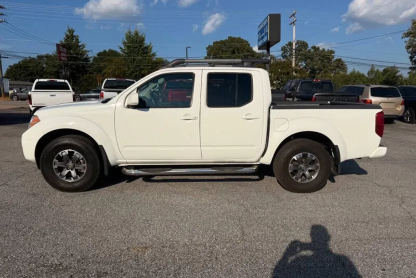2014 Nissan Frontier PRO-4X photo 1