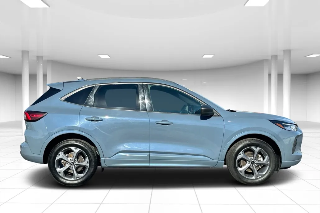 2023 Ford Escape ST-Line photo 1