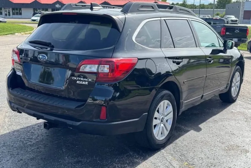 2016 Subaru Outback 2.5i Premium photo 1