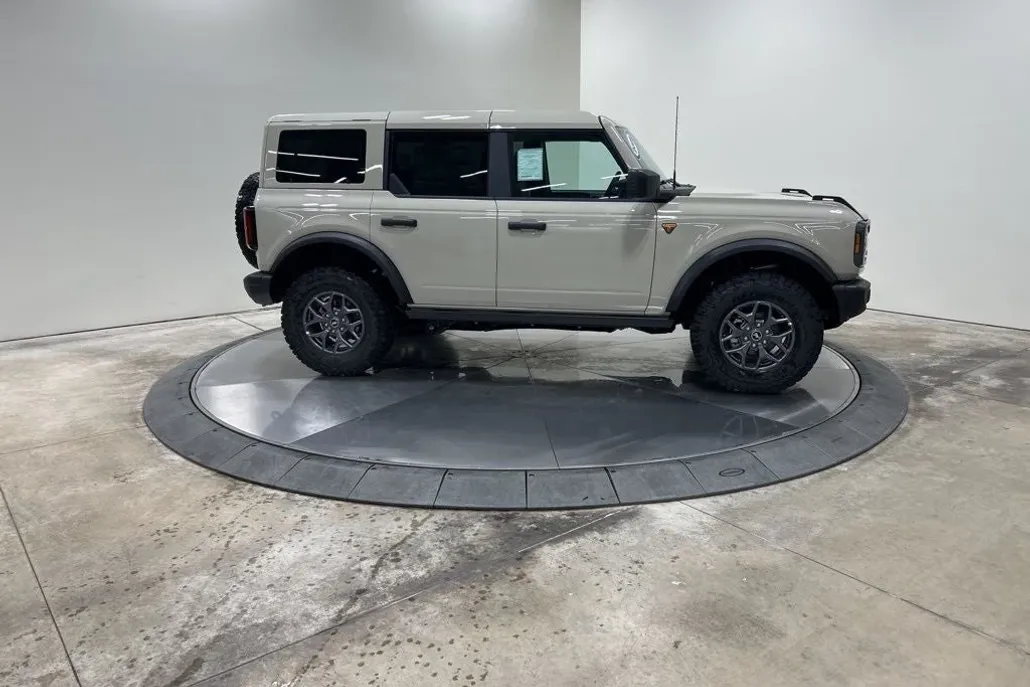 2025 Ford Bronco Badlands photo 1
