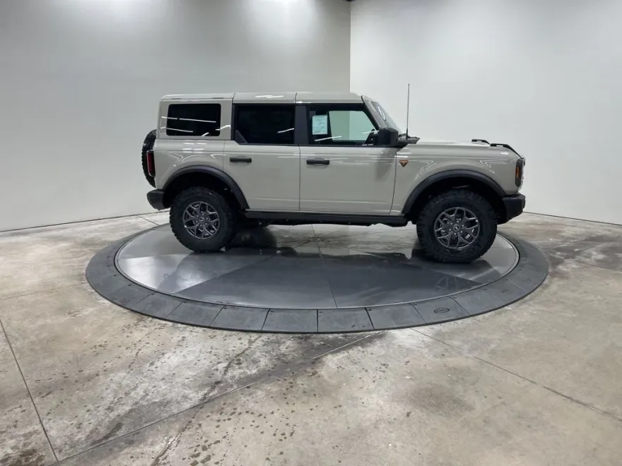 2025 Ford Bronco Badlands photo 1
