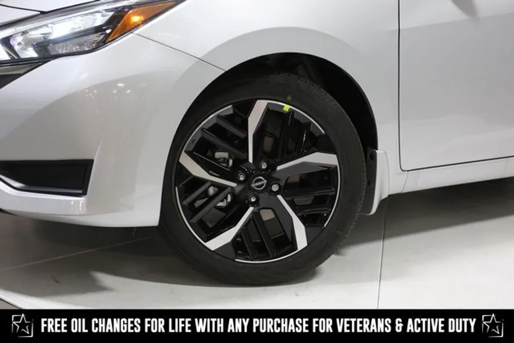 2025 Nissan Versa SR photo 1