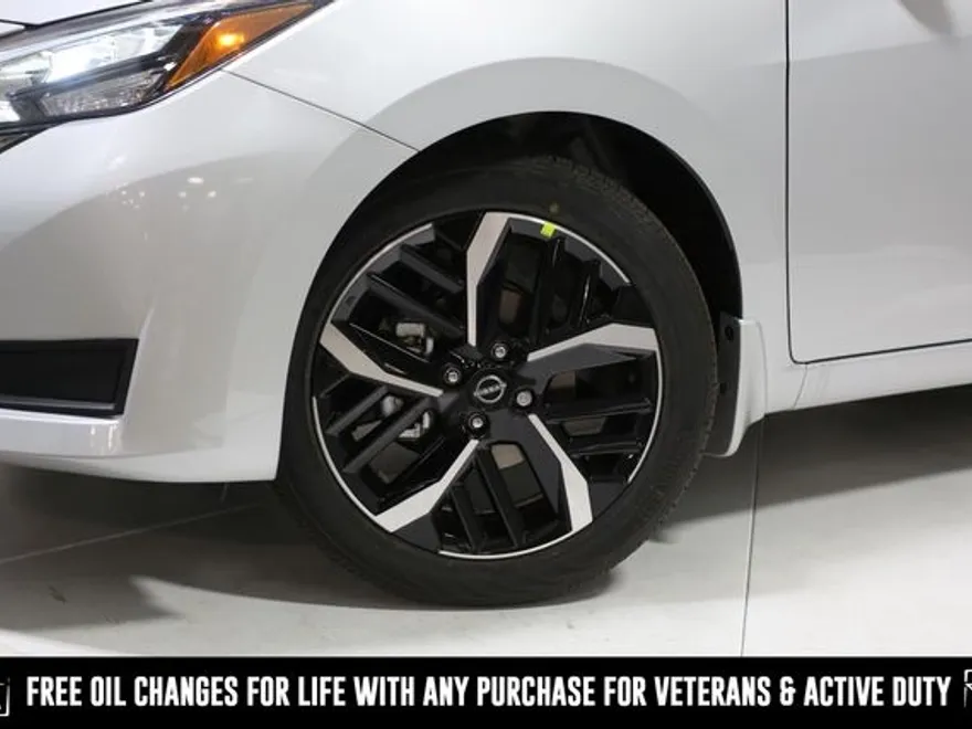 2025 Nissan Versa SR photo 1