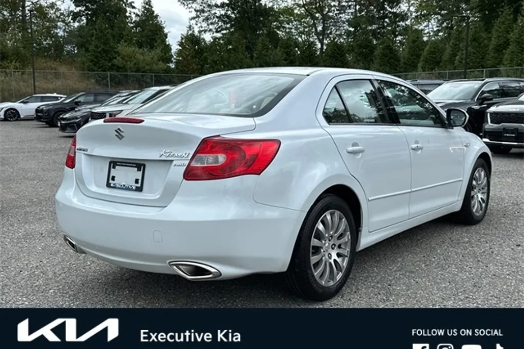 2013 Suzuki Kizashi photo 1