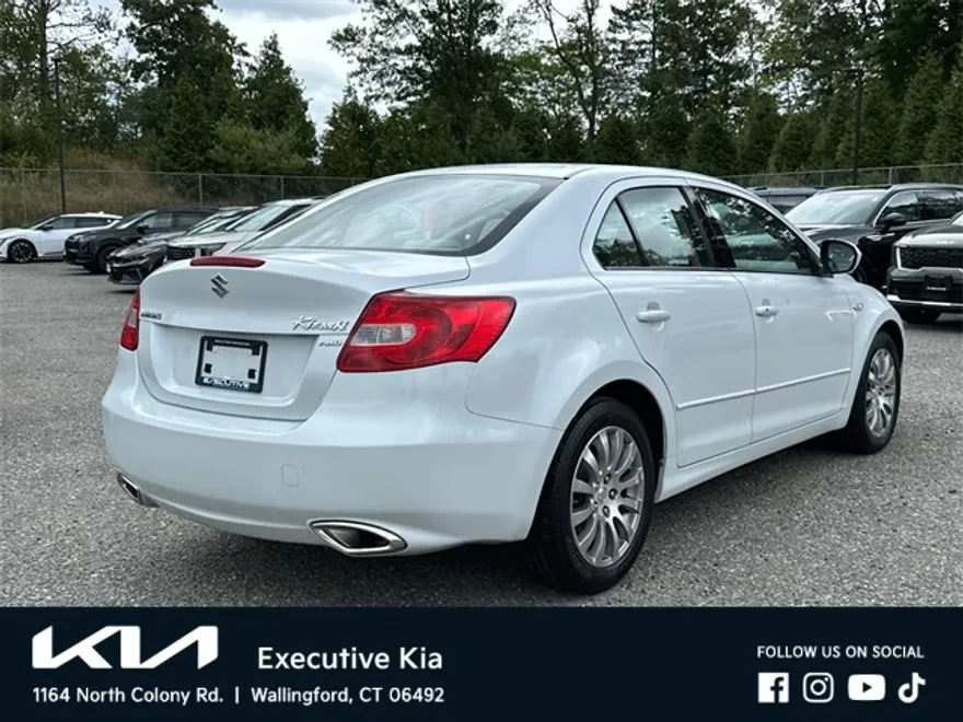 2013 Suzuki Kizashi photo 1
