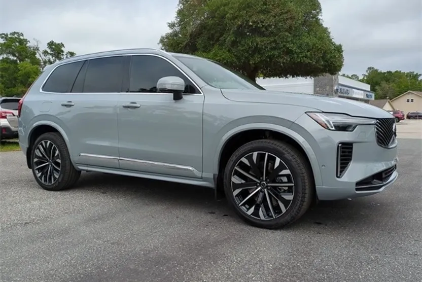 2025 Volvo XC90 T8 Plus photo 1