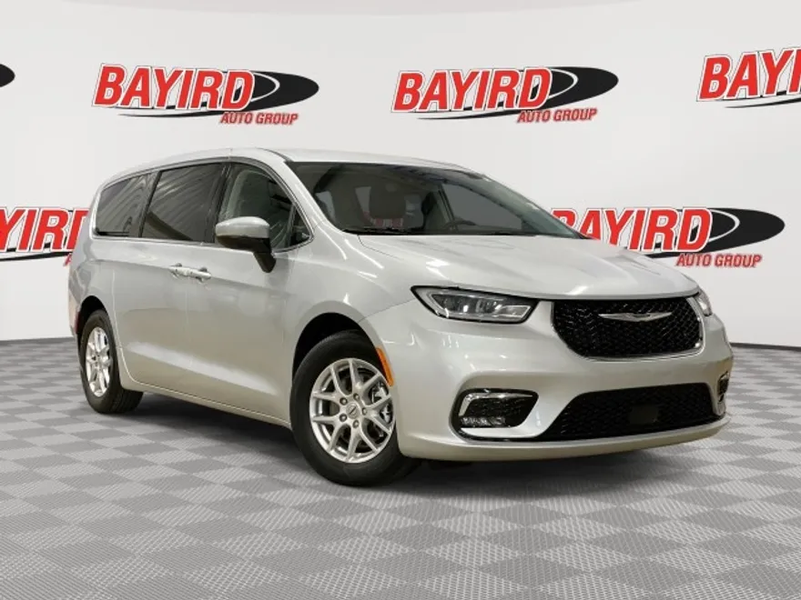 2023 Chrysler Pacifica Touring L photo 1