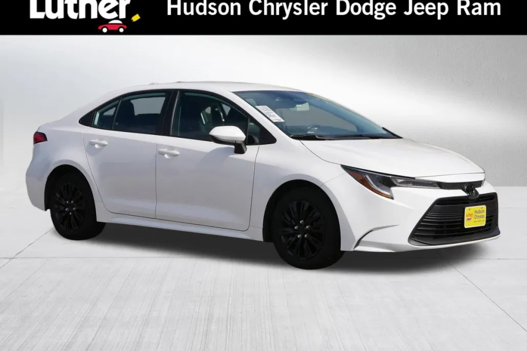 2024 Toyota Corolla LE photo 1