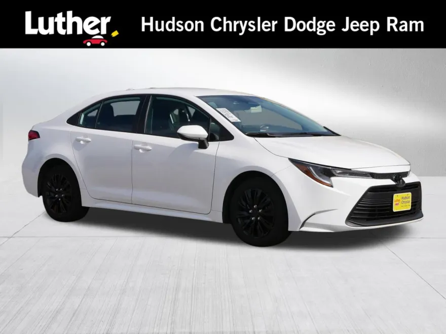 2024 Toyota Corolla LE photo 1