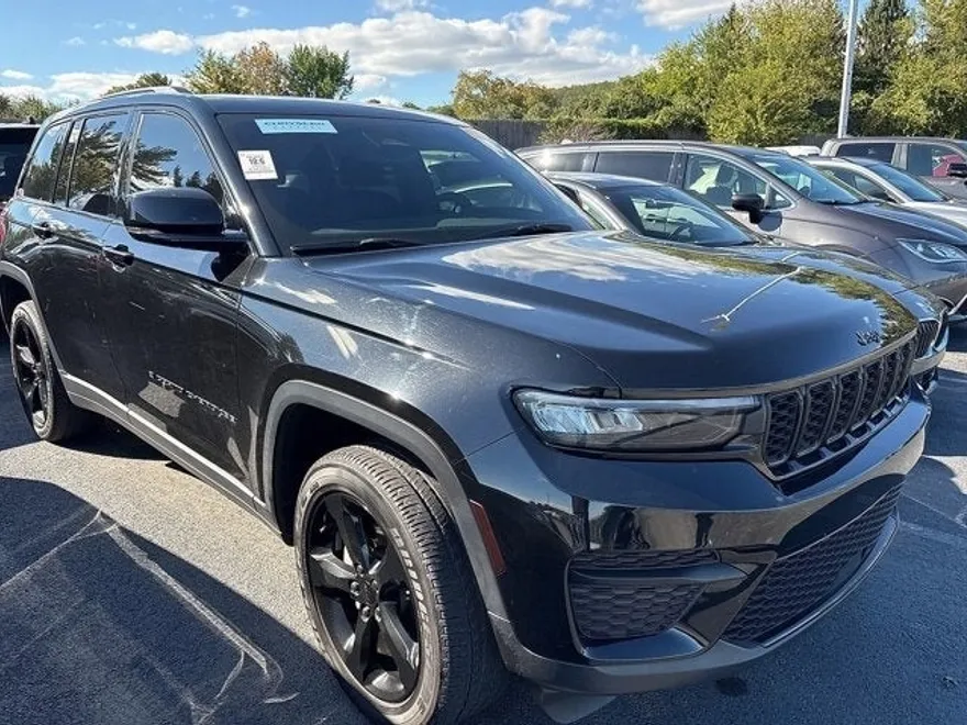 2023 Jeep Grand Cherokee Altitude photo 1