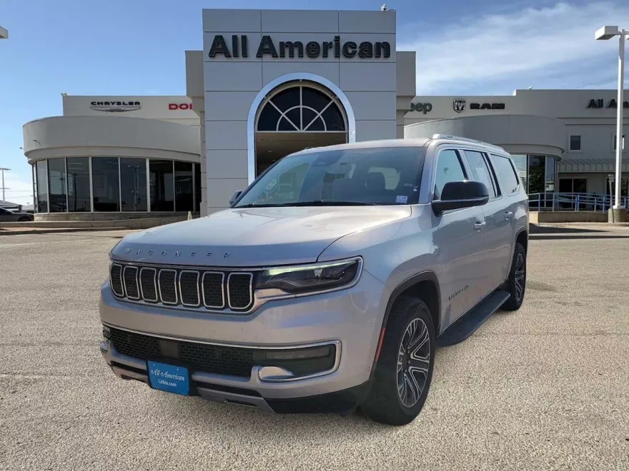 2024 Jeep Wagoneer L Series II photo 1