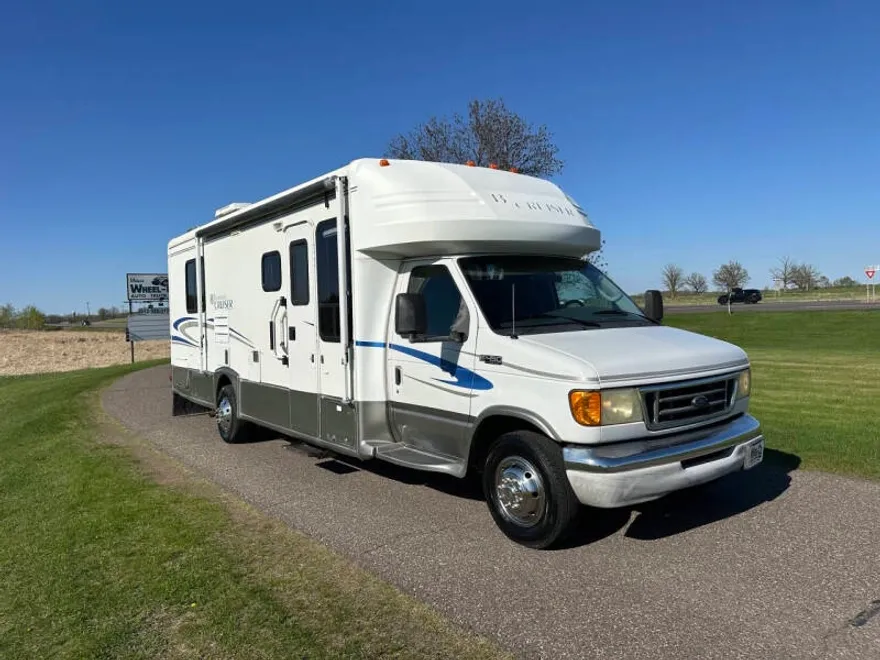 2003 Ford E-450 photo 1