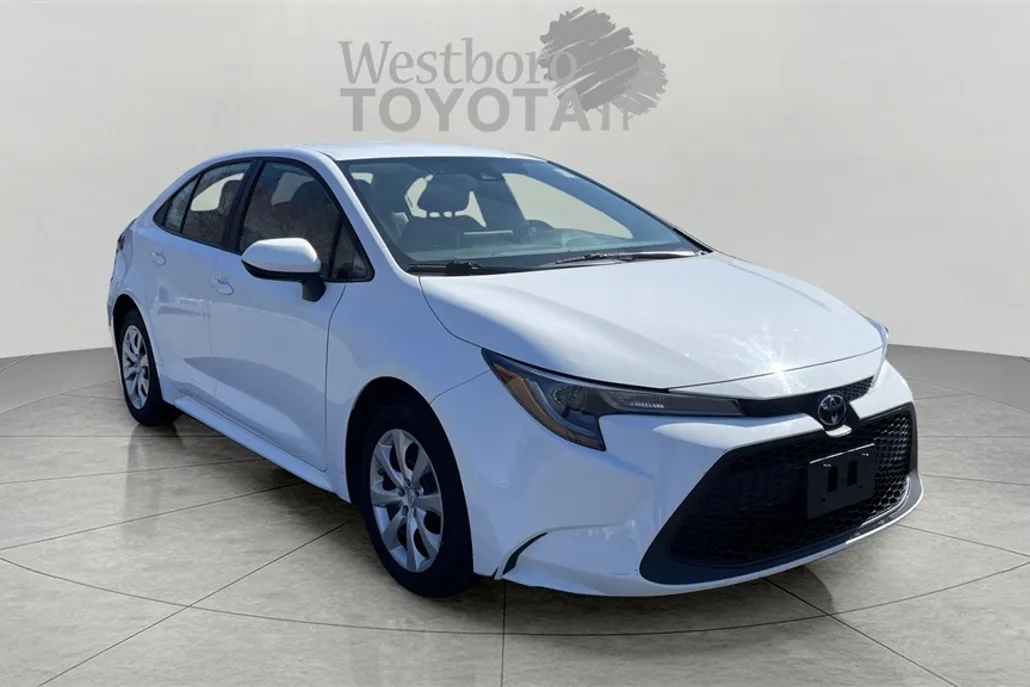 2021 Toyota Corolla LE photo 1