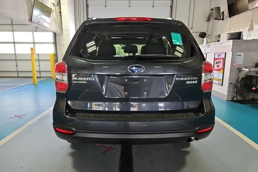 2014 Subaru Forester 2.5i Premium photo 1