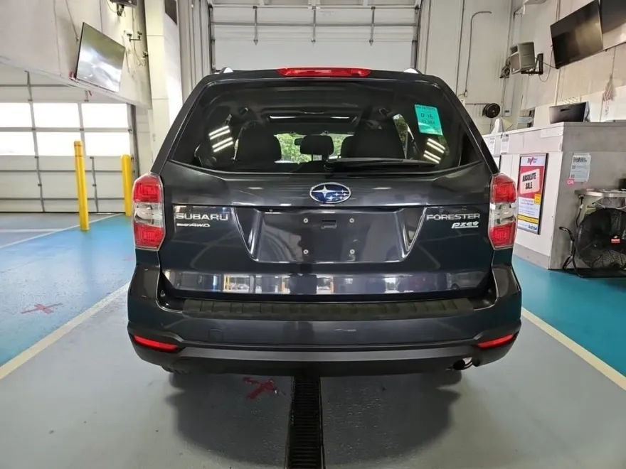 2014 Subaru Forester 2.5i Premium photo 1