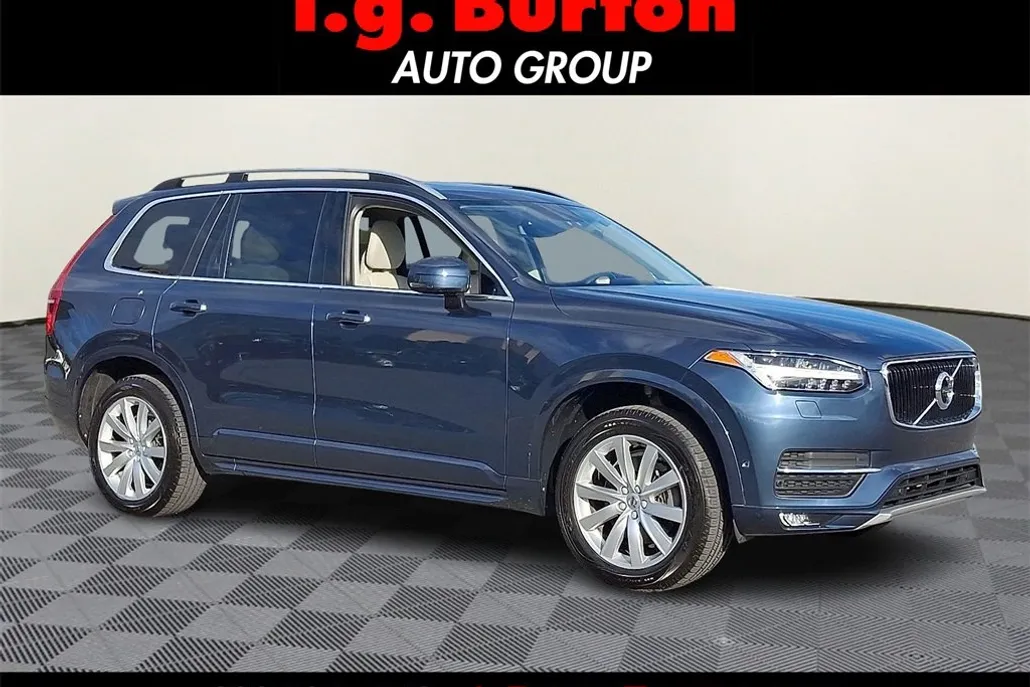 2018 Volvo XC90 Momentum photo 1