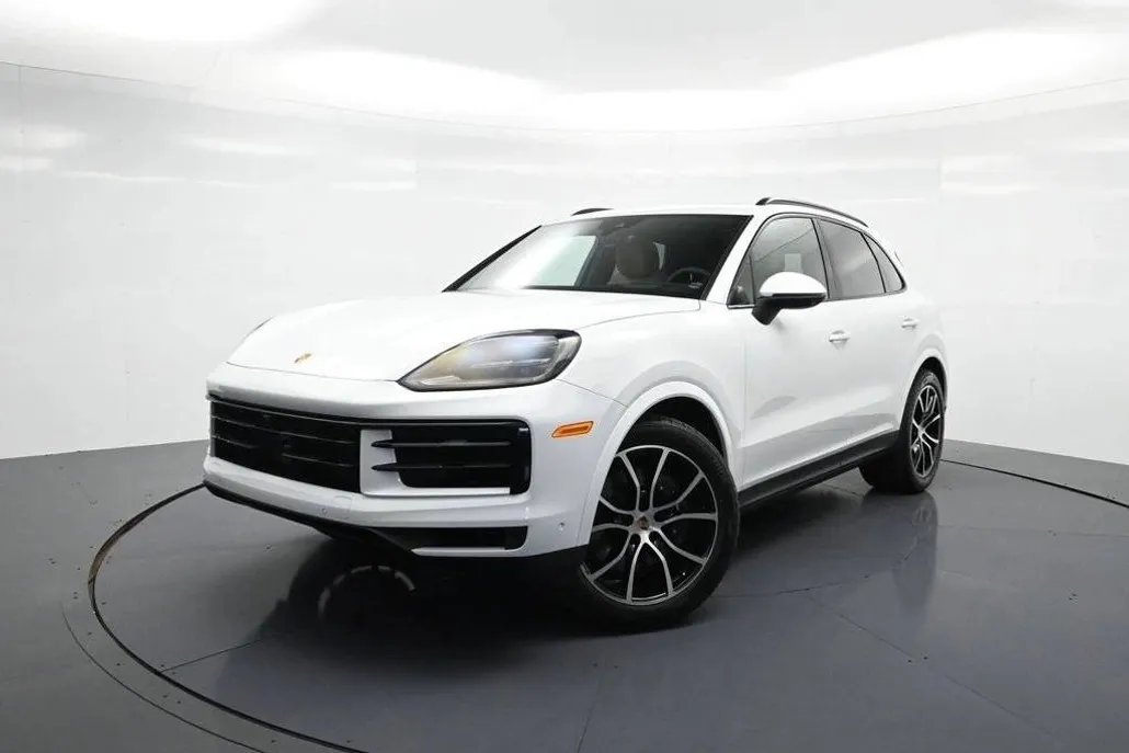2025 Porsche Cayenne photo 1
