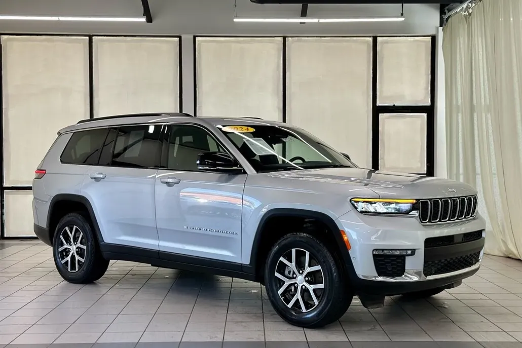 2024 Jeep Grand Cherokee Limited photo 1