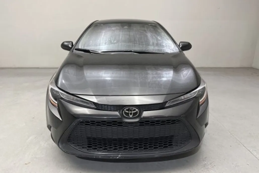 2020 Toyota Corolla LE photo 1
