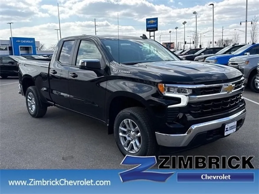 2025 Chevrolet Silverado 1500 LT photo 1
