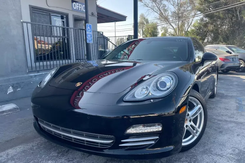2013 Porsche Panamera Platinum photo 1