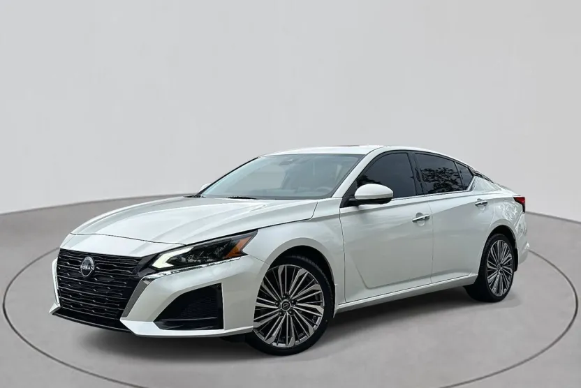 2023 Nissan Altima 2.5 SL photo 1