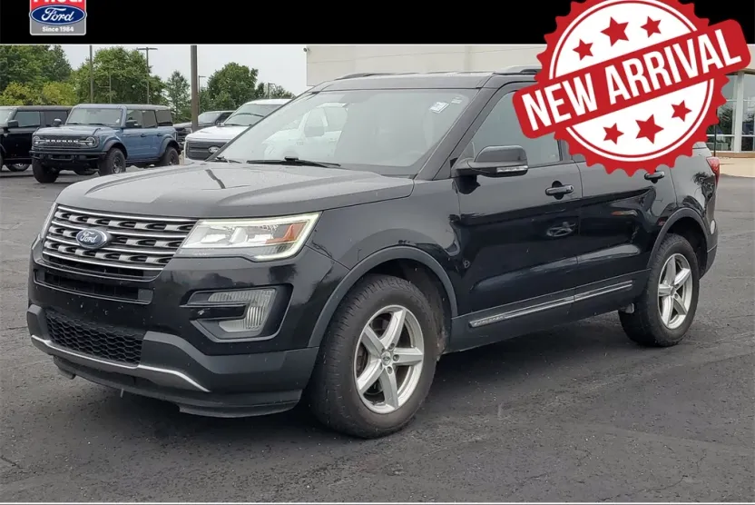 2017 Ford Explorer XLT photo 1
