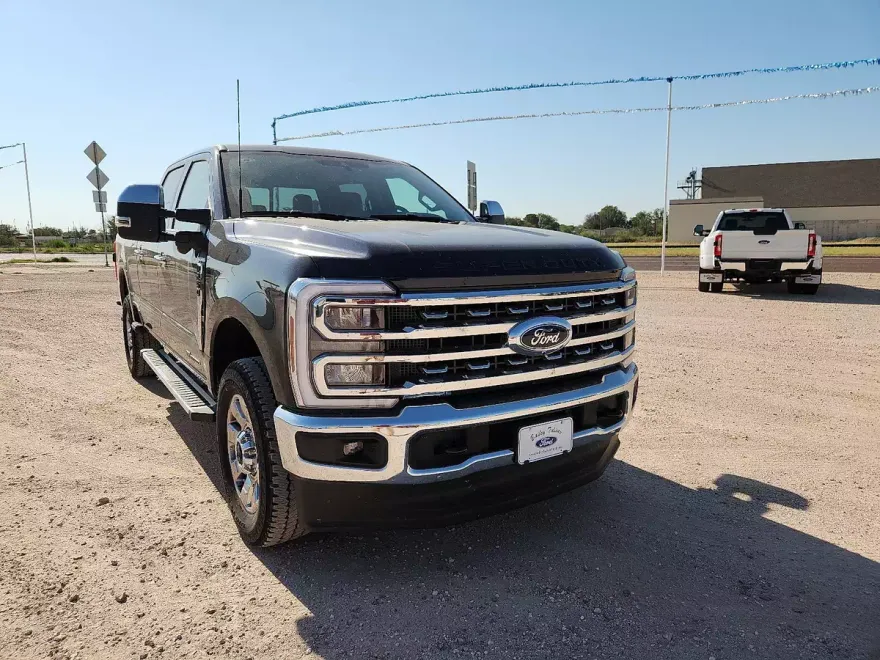 2025 Ford F-250 Lariat photo 1