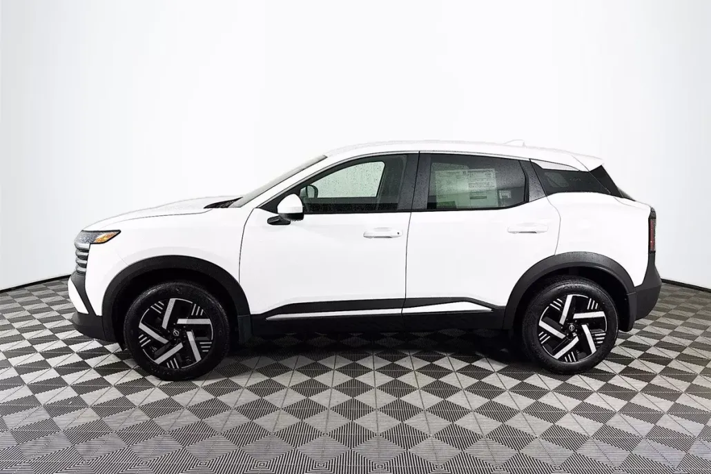 2025 Nissan Kicks SV photo 1