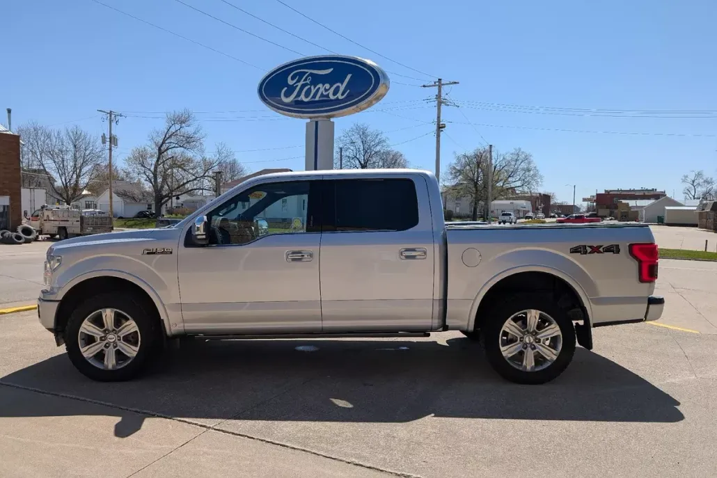 2019 Ford F-150 Platinum photo 1