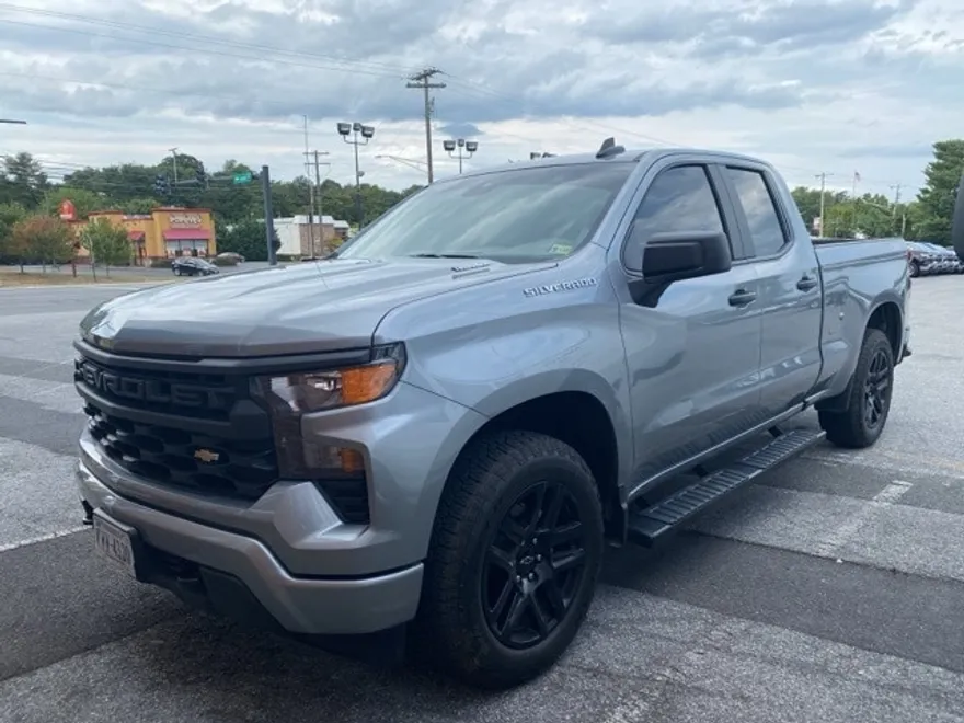 2025 Chevrolet Silverado 1500 Custom photo 1