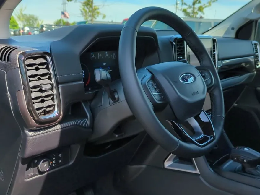 2024 Ford Ranger Lariat photo 2