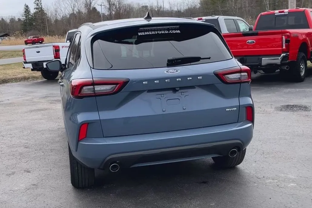 2024 Ford Escape ST-Line photo 1