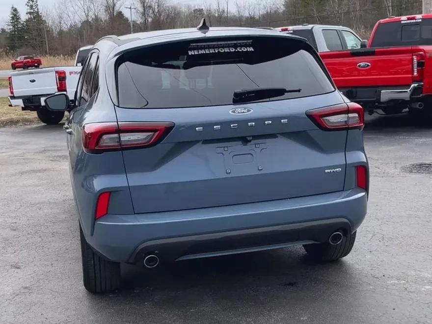 2024 Ford Escape ST-Line photo 1