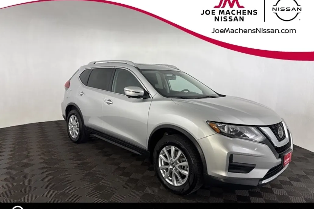 2018 Nissan Rogue SV photo 1