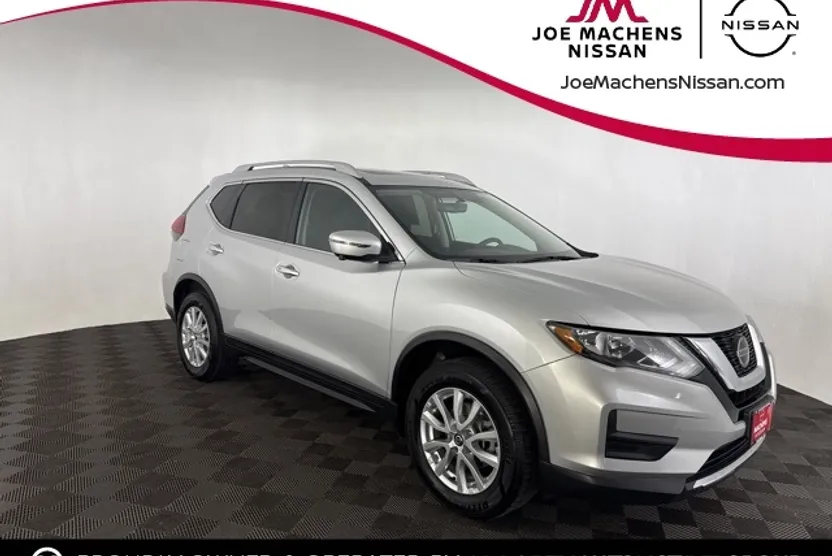 2018 Nissan Rogue SV photo 1