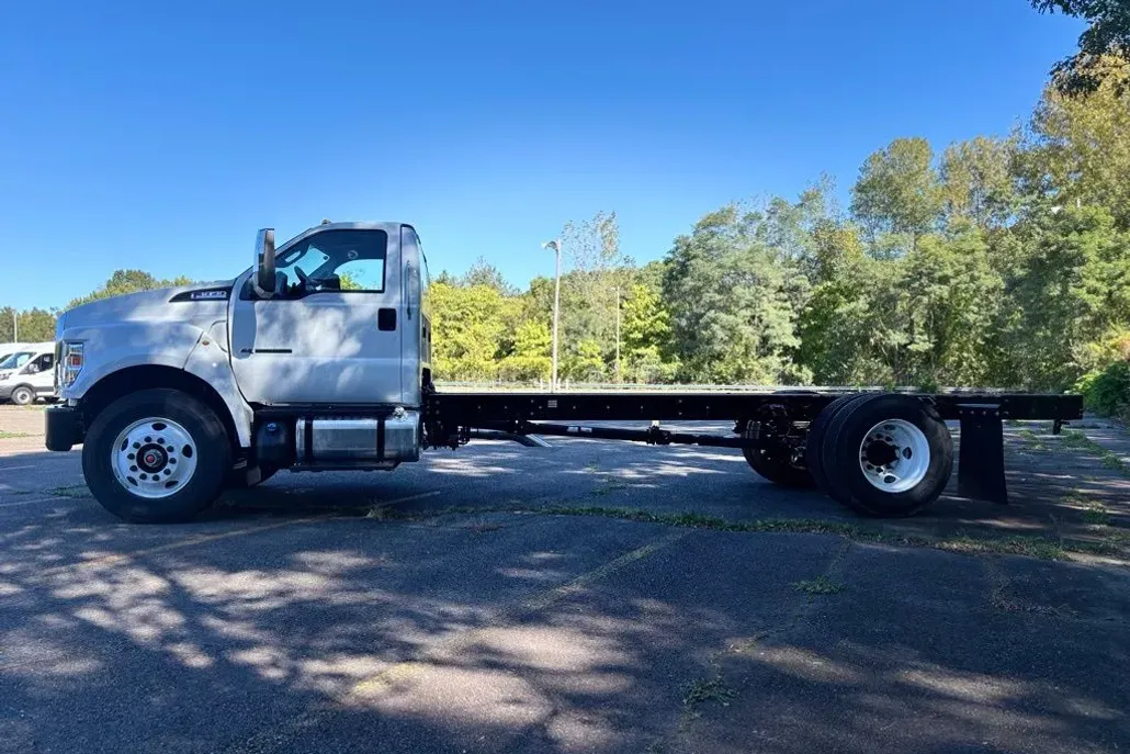 2026 Ford F-650 photo 1