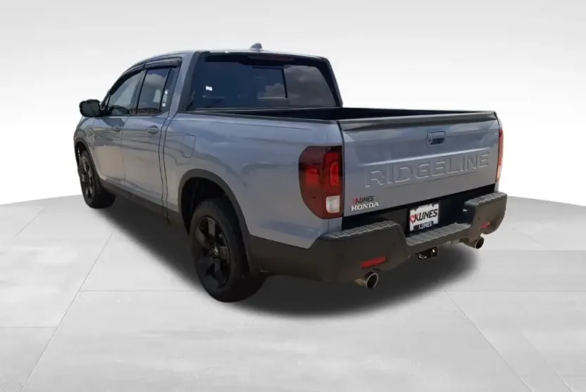 2024 Honda Ridgeline Black Edition photo 1