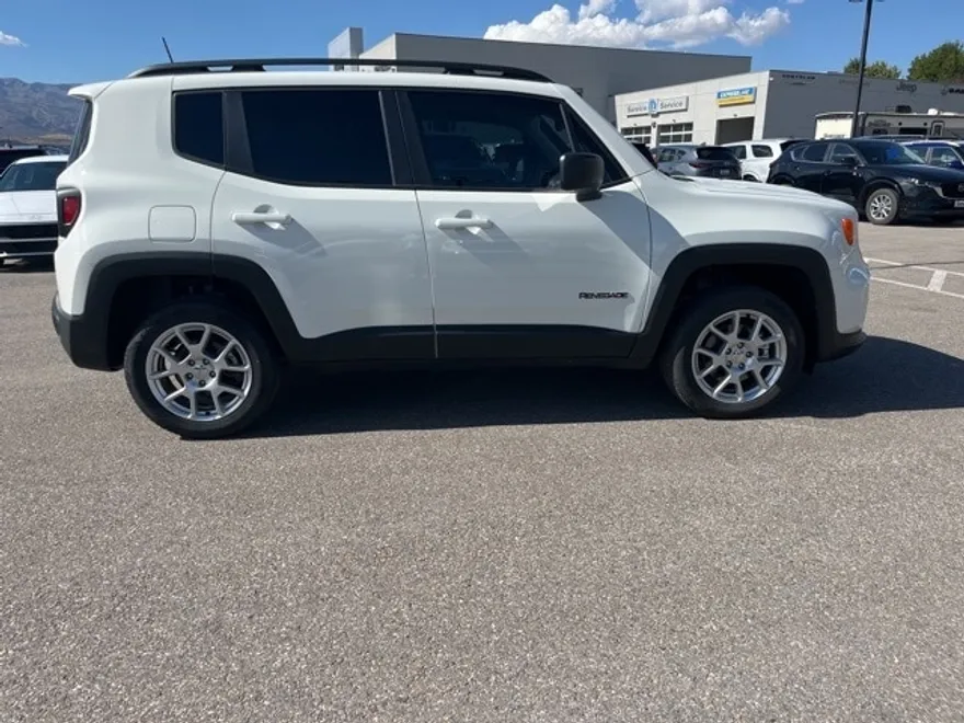 2023 Jeep Renegade Latitude photo 1