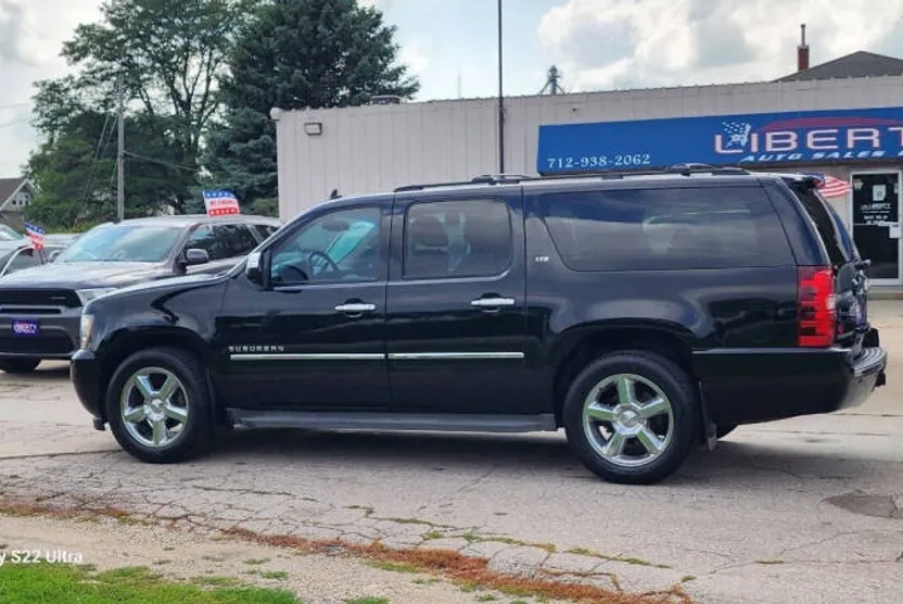 2013 Chevrolet Suburban LTZ photo 1