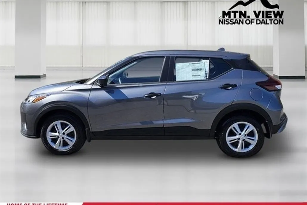 2025 Nissan Kicks Play S photo 1