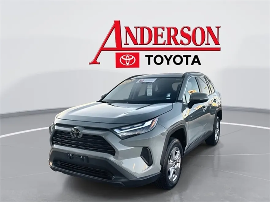 2023 Toyota RAV4 XLE photo 1