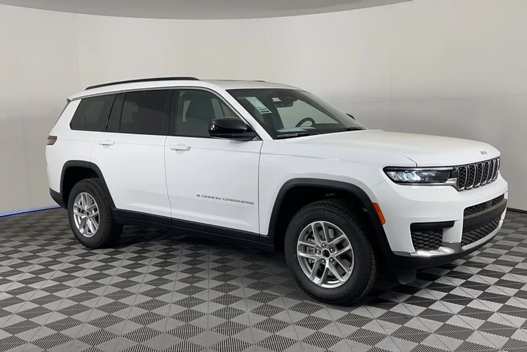 2025 Jeep Grand Cherokee Laredo photo 1