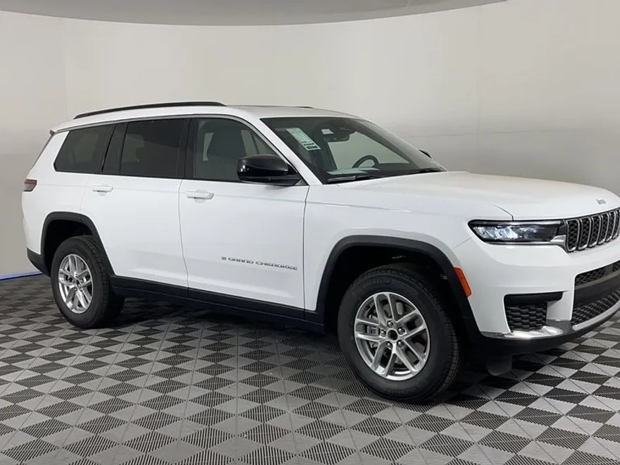 2025 Jeep Grand Cherokee Laredo photo 1