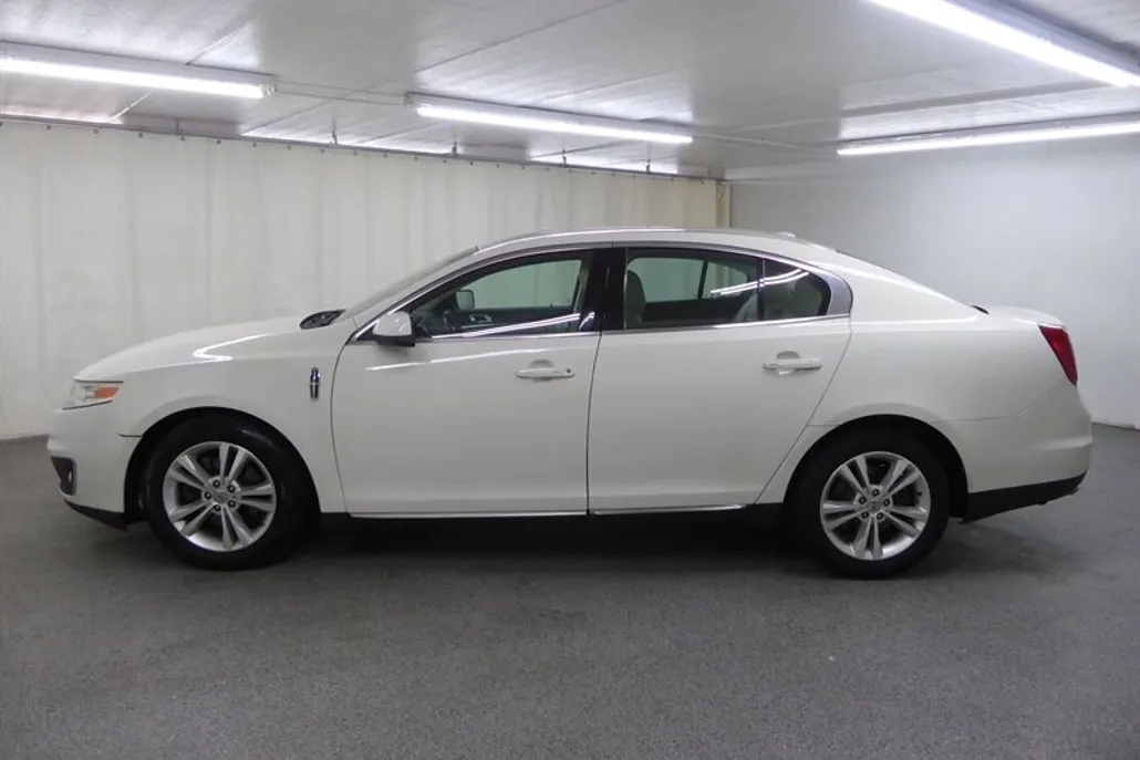 2009 Lincoln MKS photo 1