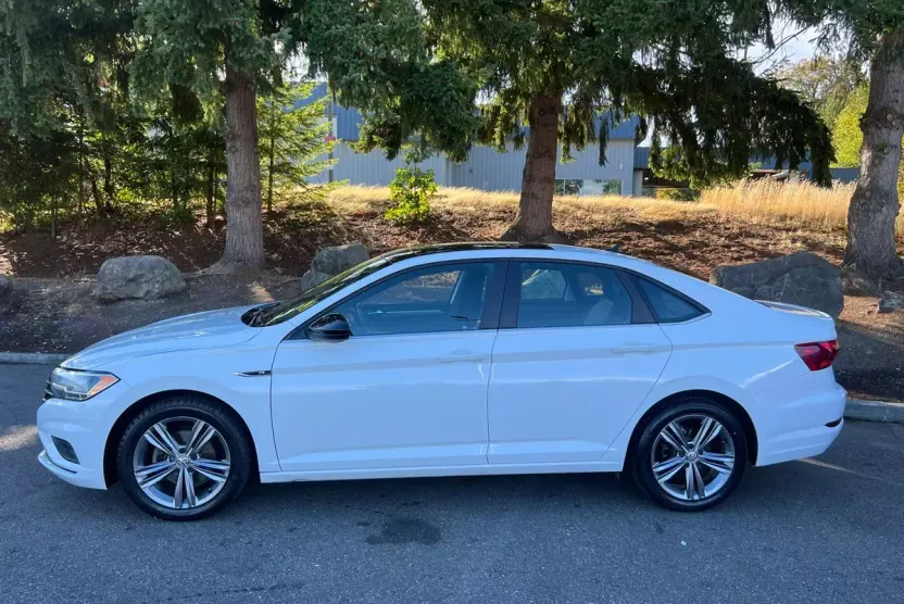 2020 Volkswagen Jetta R-Line photo 1