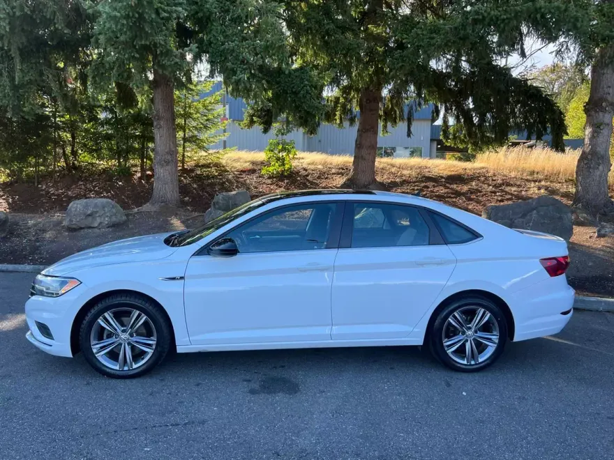 2020 Volkswagen Jetta R-Line photo 1