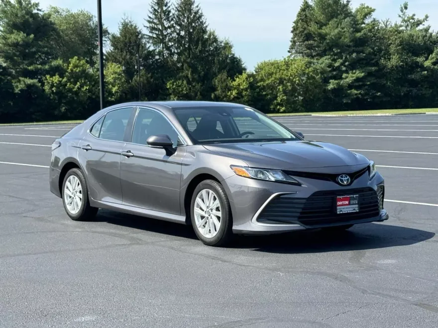2022 Toyota Camry LE photo 1